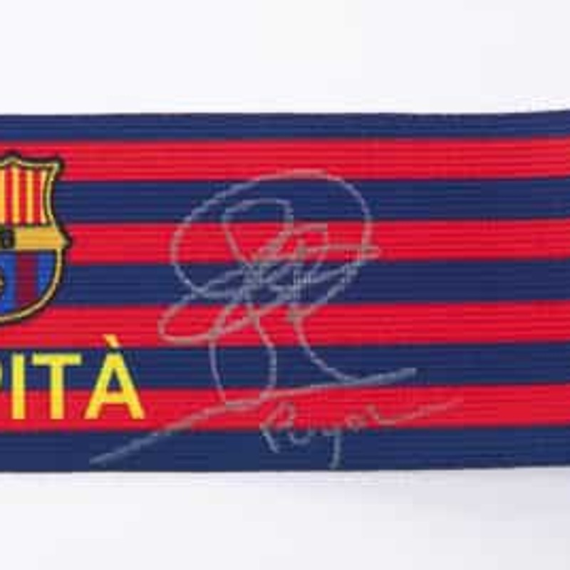 Carles Puyol - Gafete de Capitan FC Barcelona Autografiado con Certificado - close