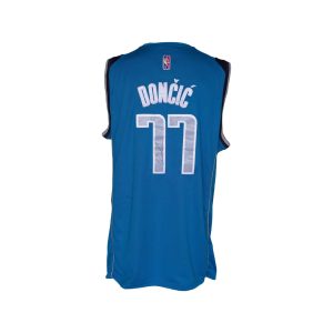 Luka Doncic — Jersey NBA Dallas Mavericks Autografiado - Vista frontal