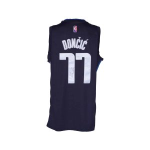 Luka Doncic — Jersey Dallas Mavericks 2020 NBA Autografiado - Vista frontal